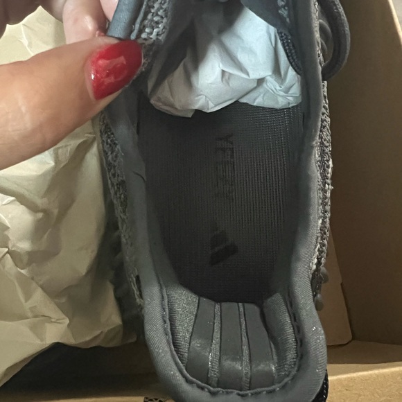 Yeezy 350 v2 NWT - Picture 5 of 5